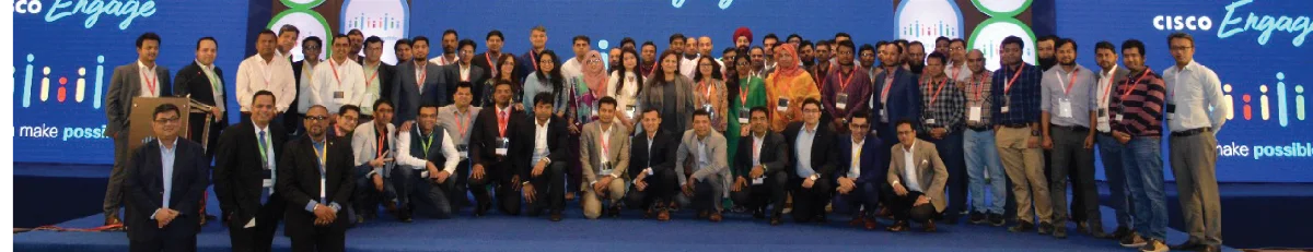 Cisco Engage partners and customers group photograph.